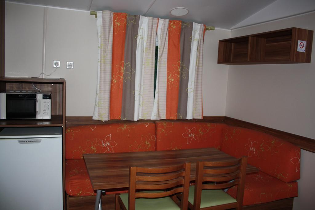 Le Camping Des 3 Lacs Belmont-Tramonet Exterior foto