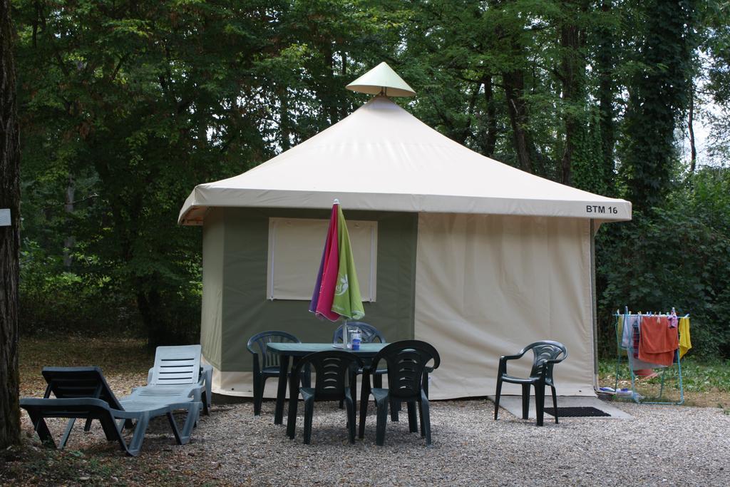 Le Camping Des 3 Lacs Belmont-Tramonet Exterior foto